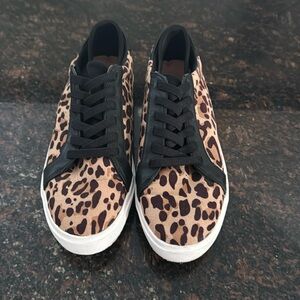 Dr Scholl’s Leopard print slip on sneakers ladies 8